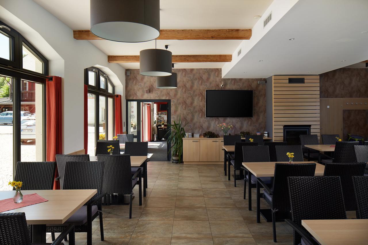 Jbx Resort Hotel Albatros Predni Vyton Ngoại thất bức ảnh