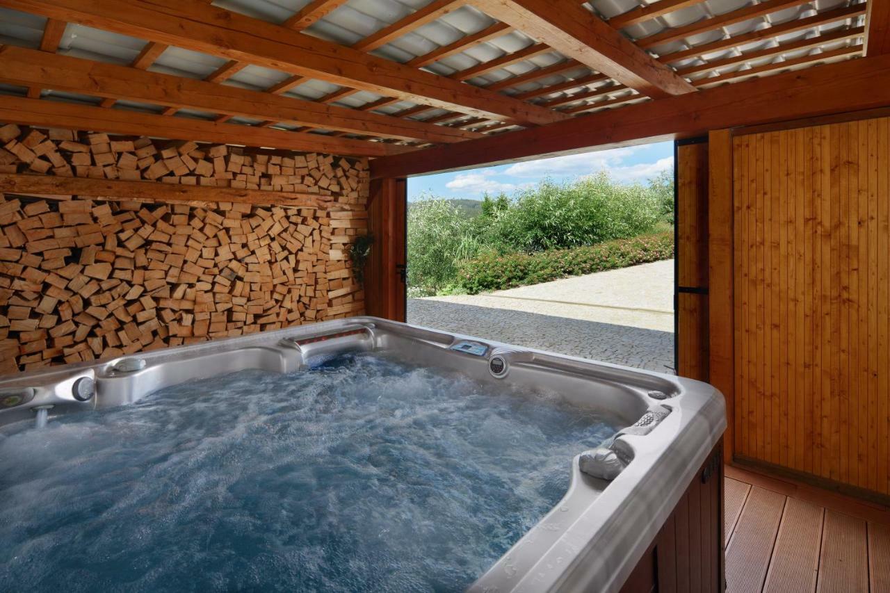 Jbx Resort Hotel Albatros Predni Vyton Ngoại thất bức ảnh